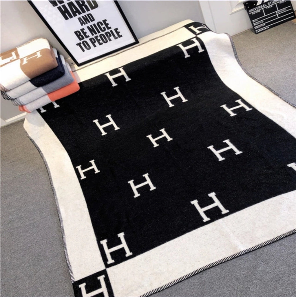 H Cashmere Throw Blankets - Féline Couture 
