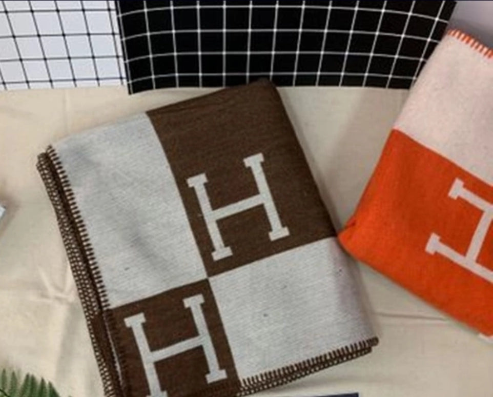 H Cashmere Throw Blankets - Féline Couture 